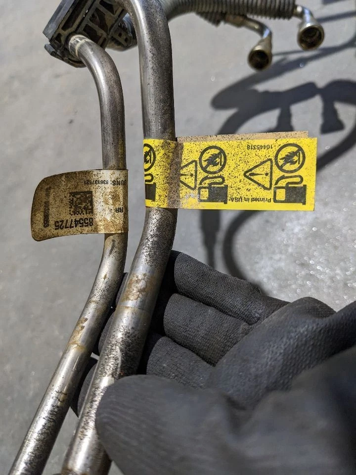 GMC SIERRA 2500 HD 2020-2025 6,6 L diésel enfriador de combustible tren manguera tubería 1180051 Foto 2 de 4