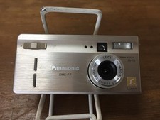 Fotocamera digitale compatta Panasonic Lumix DMC-FX7 oro testata ottime...