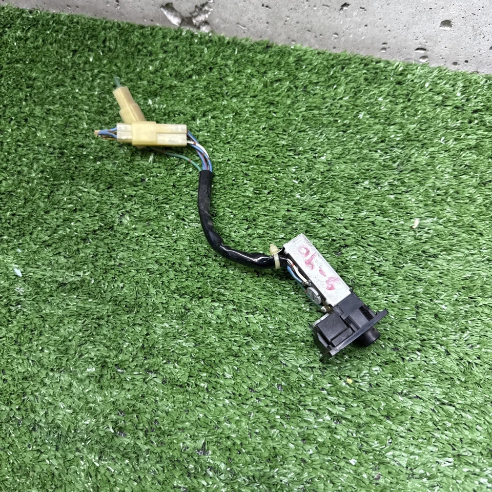 Interruptor de aire acondicionado trasero Toyota Van Wagon 1986-89. Foto 2 de 4