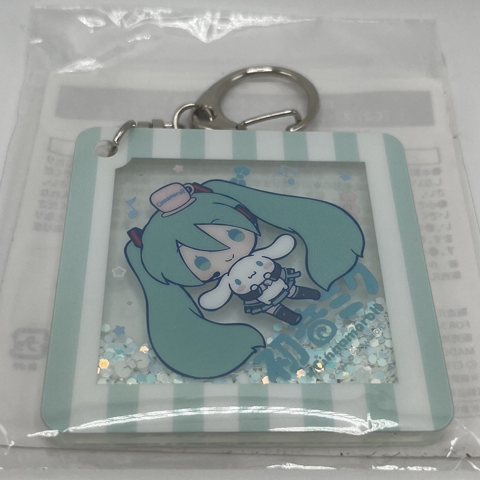 Hatsune Miku x Cinnamoroll Acrylic Glitter Keychain
