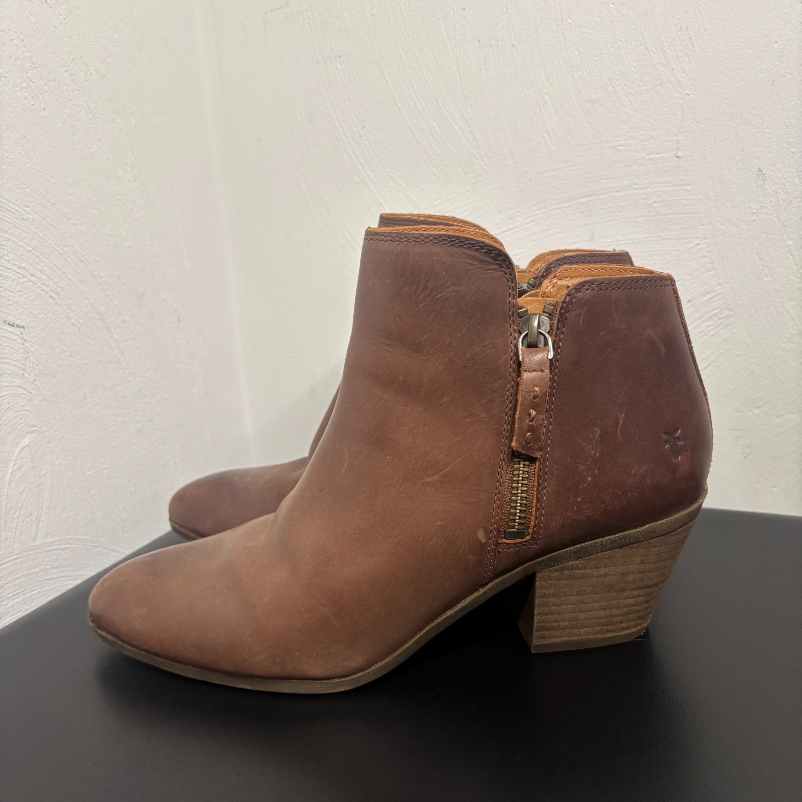 Frye Judith Double Zip Ankle Leather Booties Women's Size 9M Wheat Brown Wetsern