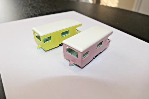 lot of 2 Matchbox Lesney no. 23 trailer caravan yellow - pink /  near mint