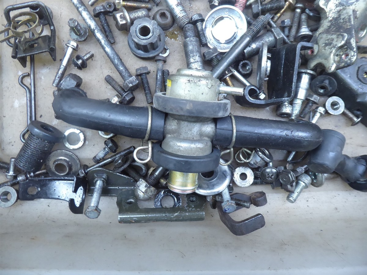 2000 Kawasaki ZX600 Ninja K464) misc bike bolts parts mounts