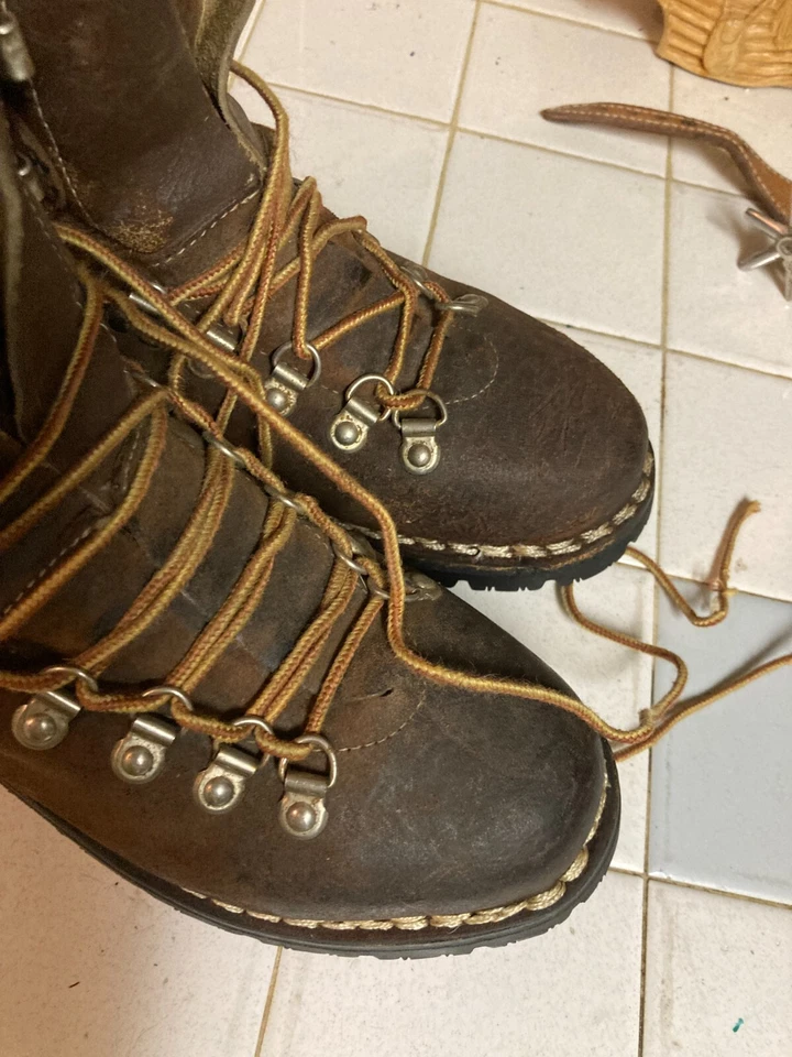 THOM MCAN DISTRESSED BROWN VINTAGE LEATHER ENGINEER MOUNTAINEER HIKING BOOTS 8 D - Image 3 of 4