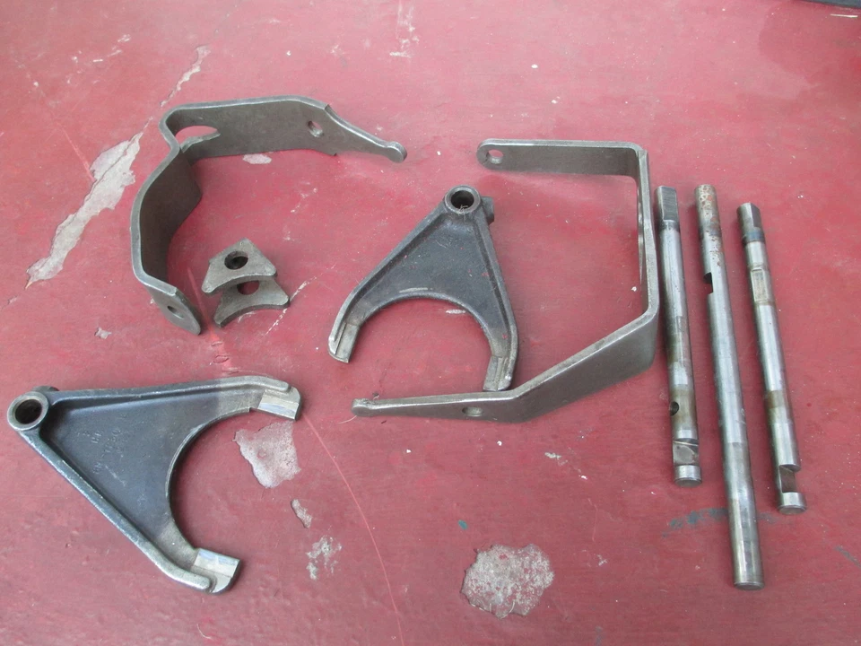 1954 Ford 600 gas farm tractor transmission shifting shift forks  - Image 2 of 2