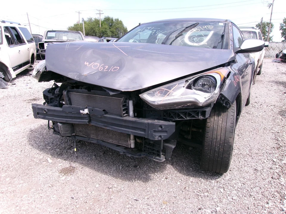 Brazo de control inferior inferior delantero izquierdo usado se adapta a: Hyundai Veloster 2015 1,8 L S Foto 2 de 4