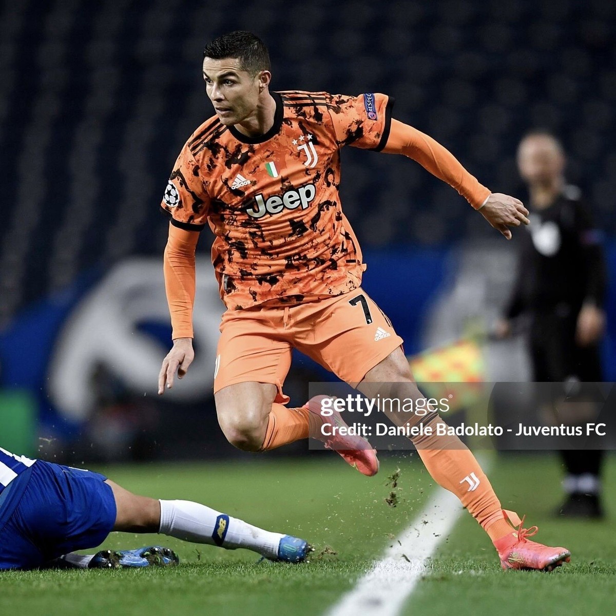 CR7 adidas Juventus ストライプシャツ Mサイズ s-l1200.jpg