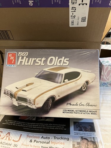 AMT 1969 HURST OLDS OLDSMOBILE 1:25 Model Kit Muscle Car Classic V-8 ...