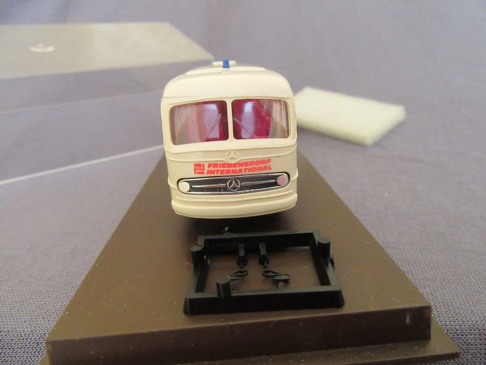 835G Brekina Autobus Mercedes 0 321 Friedensdorf Internazionale Ho 1:87 - Immagine 2 di 4