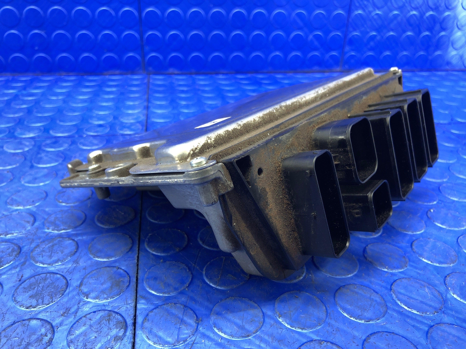 2014 2015 2016 2017 BMW I8 OEM 1.5L GASOLINE ENGINE CONTROL MODULE ECU 8645342