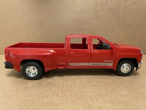 2020 Chevy Silverado 3500HD 1:20 Scale Plastic Dually Pickup Truck New-Ray Toys - Picture 7 of 10