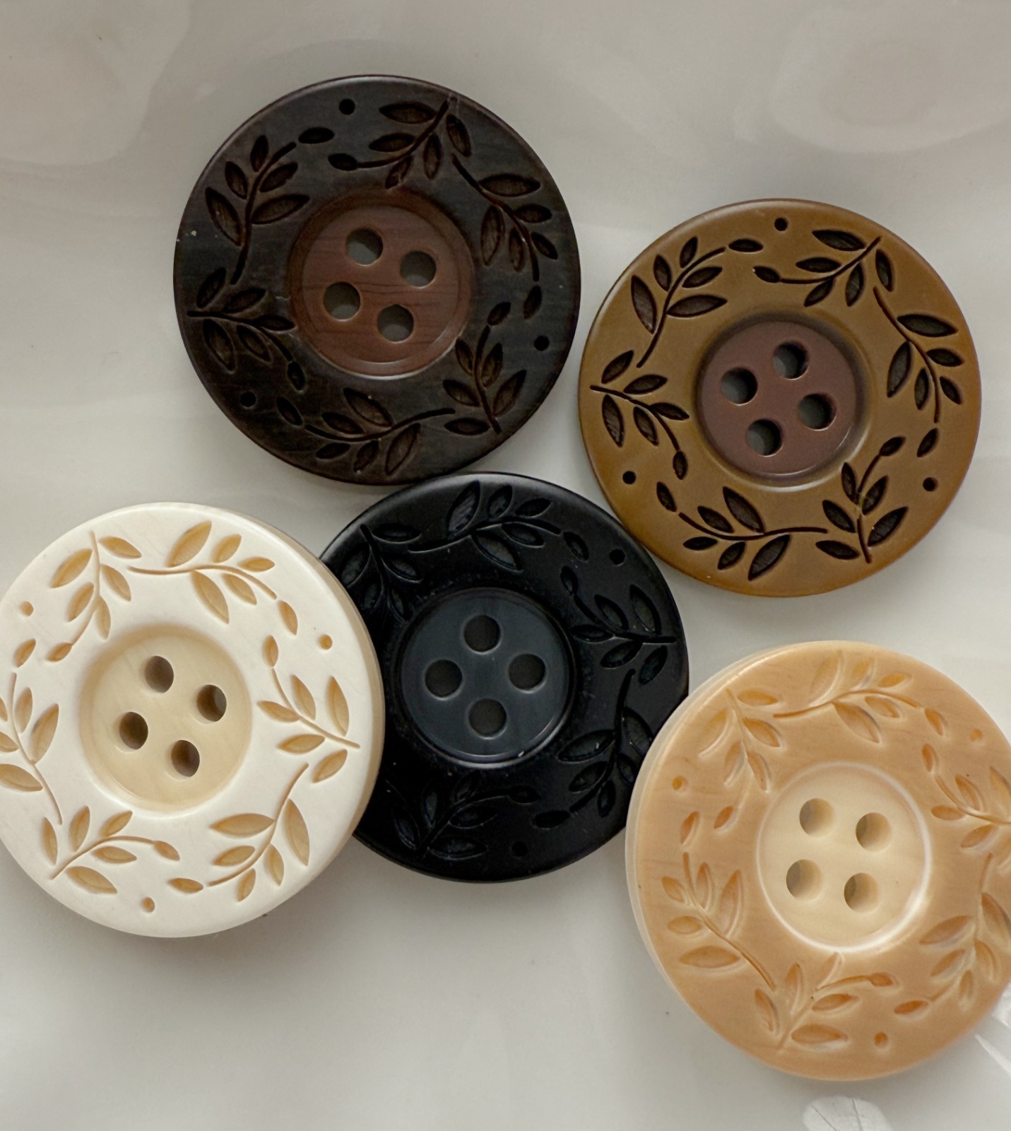 10PC Cream Vine and Leave Large Resin Sewing Button Flat Back 4 Holes 28mm