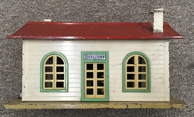 Lionel O Gauge No. 137 Station with Automatic Train Control