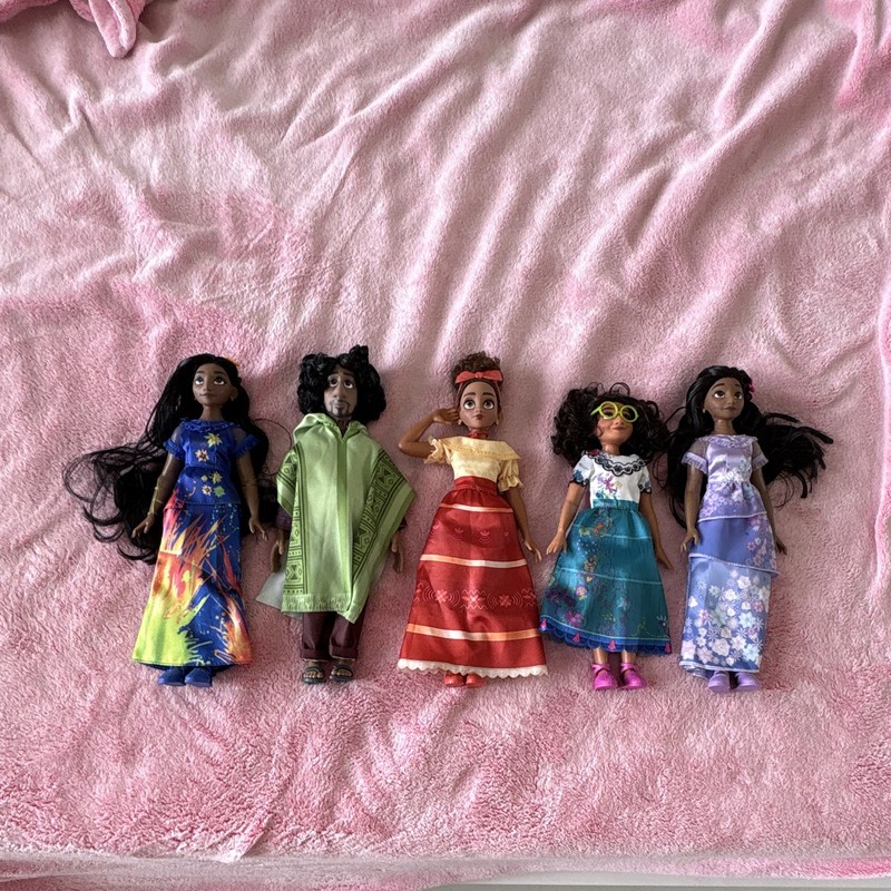 Disney Encanto doll lot