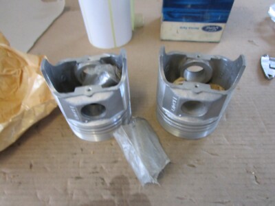 Ford Transit 2,4 Diesel 77-86 Kolben Piston Kolbenbolzen SET 2x NEU orig 1552900