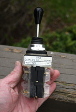 NEW 800t-t2m AB Allen Bradley SWITCH 2-WAY SPRING RETURN #800T