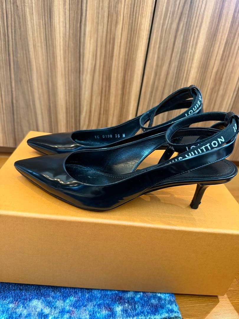 Rare Louis Vuitton Black Pointed Toe Heels Pumps Size 35 US 4.5 EU 35