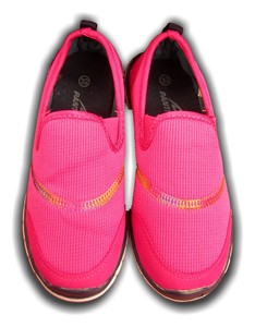 black and pink girls trainers