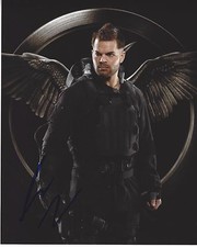 ACTOR WES CHATHAM SIGNED THE HUNGER GAMES MOCKINGJAY 8X10 PHOTO A W/COA