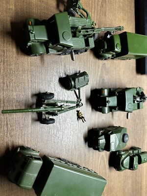 DINKY TOYS VINTAGE MILITARY LOT Pieces