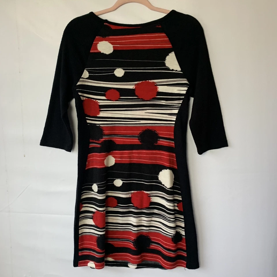 Aryeh Woman's Red  White  Black 3/4 Sleeve Short Sweater Dress Size MEDIUM - Image 4 of 4