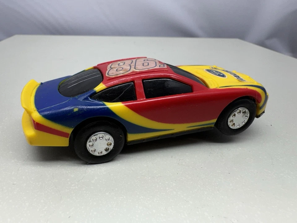 1998 Ford Taurus #98 1/43 Scale Slot Car Nascar Stock Car Has A Bad Tire - Image 2 of 4