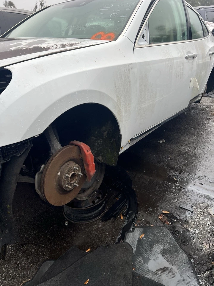 Guardabarros delantero izquierdo del lado del conductor Hyundai Equus 2011-2014 con revestimiento OEM Foto 3 de 4