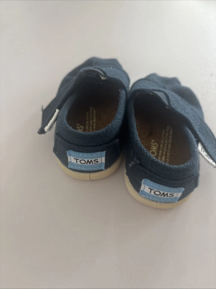 Toms Classics Azul Marino Pequeño Talla 2 Niño Pequeño Infante Sin Cordones Informales Lona Pisos Foto 3 de 4