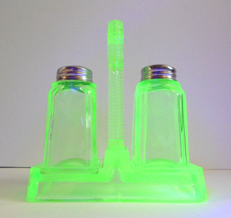Vtg 1930's Uranium Etched Salt & Pepper Shakers w/ Caddy