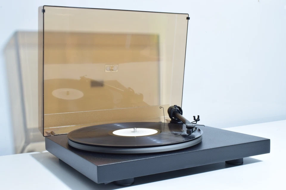PROJECT P1.2 TURNTABLE WITH A STRAIGHT 8.6” TONEARM & ORTOFON 510 CARTRIDGE. - Image 2 of 4