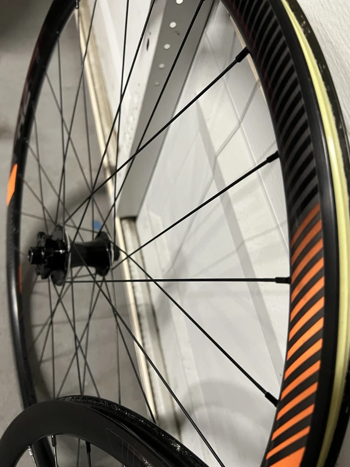 Juego de ruedas de bicicleta de carretera Giant PR2 700 C Tubeless Ready. Buje Shimano .�� Foto 3 de 4