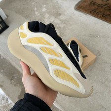 yeezy 700 size 11.5