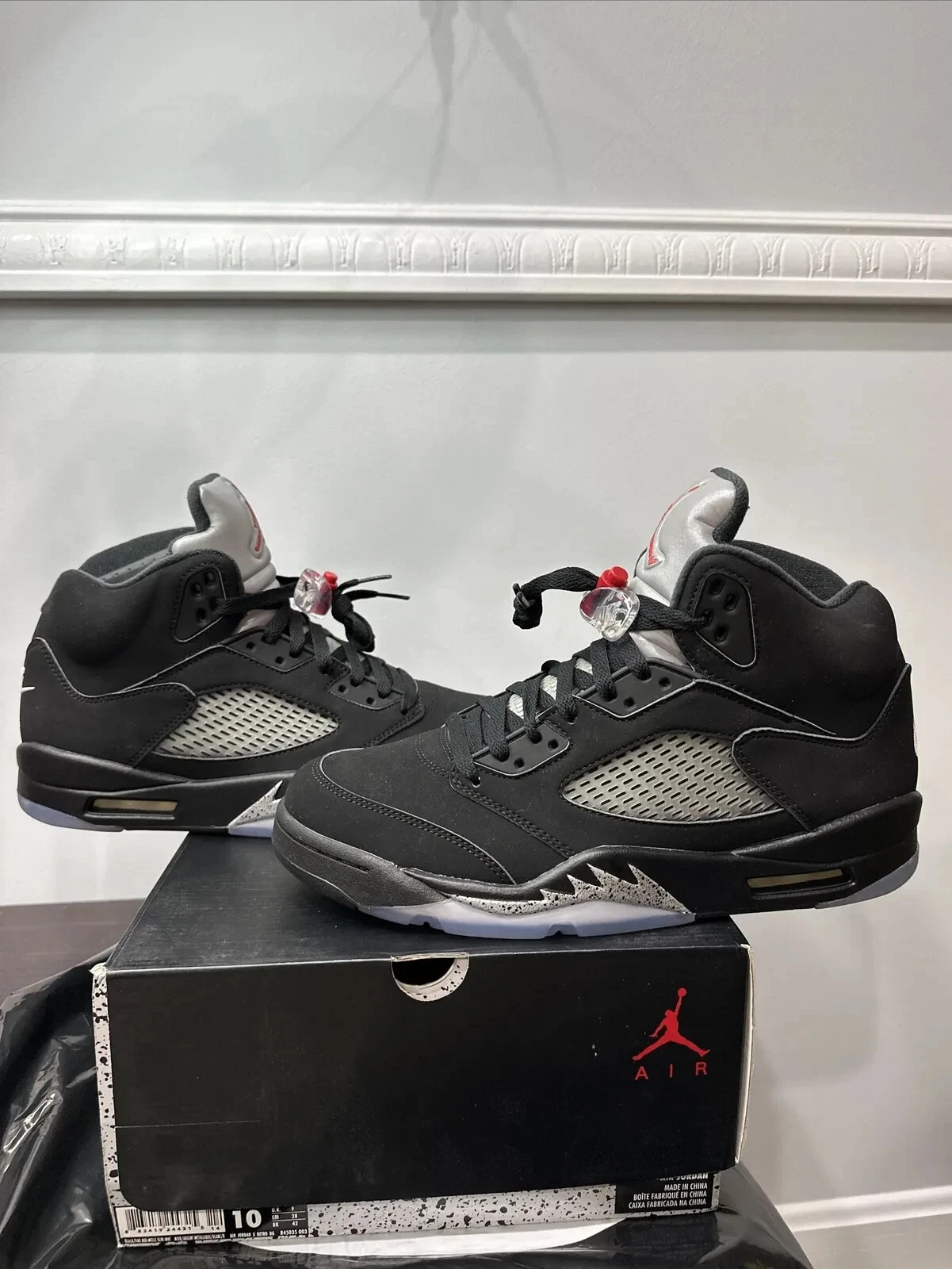 AUTENTICO Jordan 5 Retro Nero Metallizzato (2016) TG 10 CON RICEVUTA!! MAI INDOSSATO