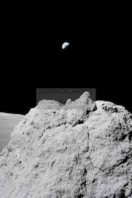APOLLO 17 BOULDER AT AMUNDSEN CRATER 4X6 POSTCARD PHOTO