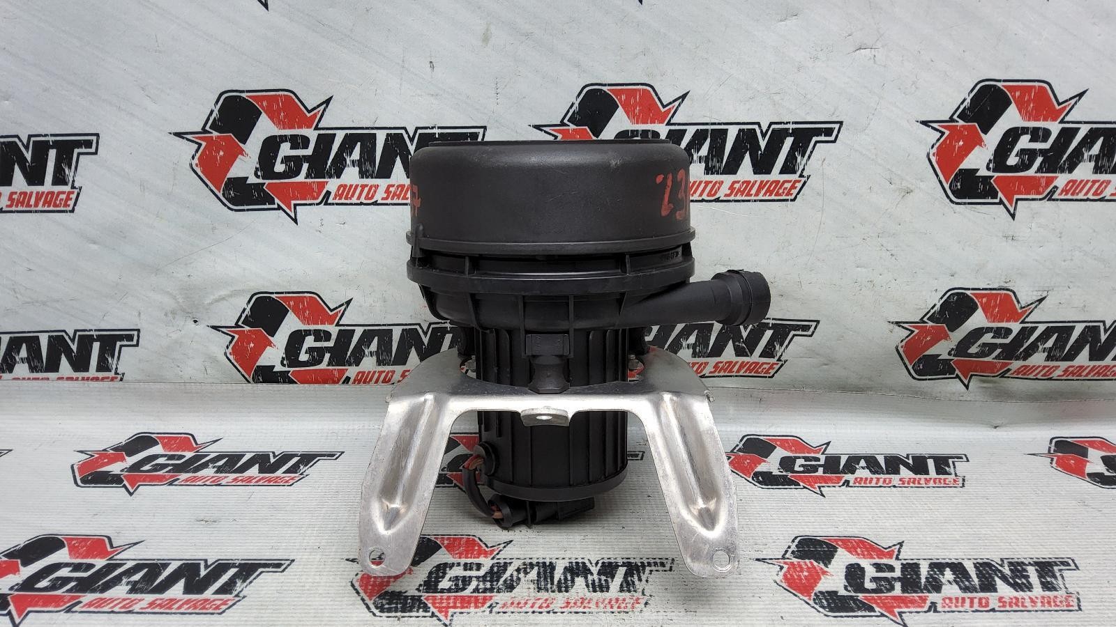 11 AUDI R8 5.2L V10 SECONDARY AIR PUMP LEFT SIDE OEM 420906601