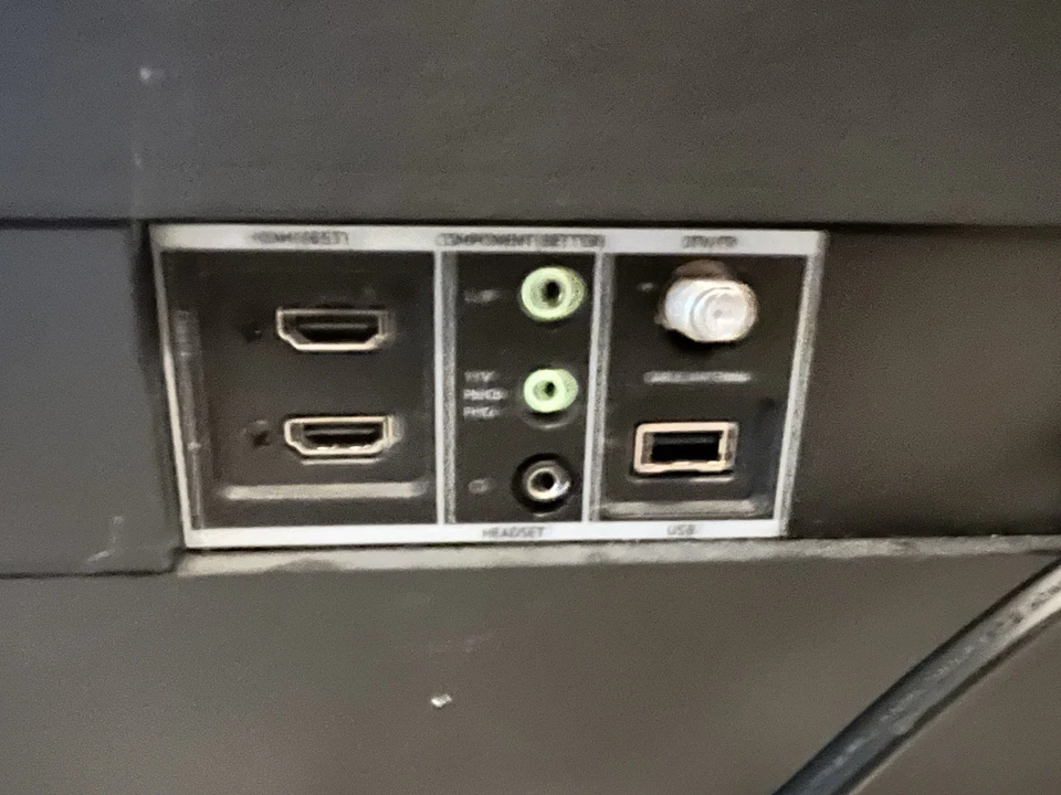 Vizio E420VO 42" 1080p LED LCD TV 120Hz Flat Screen with HDMI - Image 4 of 4