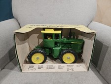 Ertl Vintage John Deere 7520 Toy Tractor Green Late 1/16 Scale