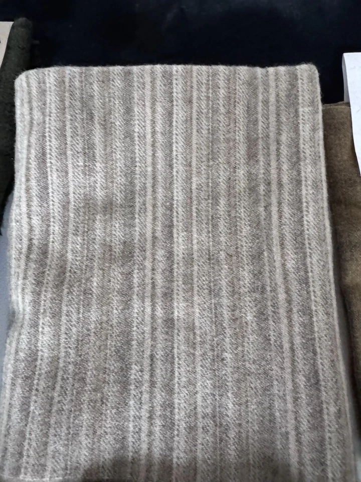 Tela de lana de fieltro primitivas reuniones teñidas a mano apliques alfombras LOTE GRANDE Foto 4 de 4