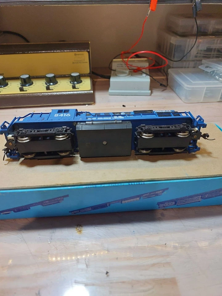 Model Power HO Scale Diesel Locomotive Train Alco RS-11 Conrail #8416 - Used - Image 2 of 4