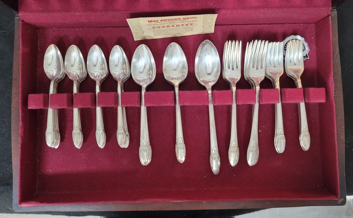 Vintage 1847 Rogers Bros First Love,1937, Service for 12, 76 Pcs