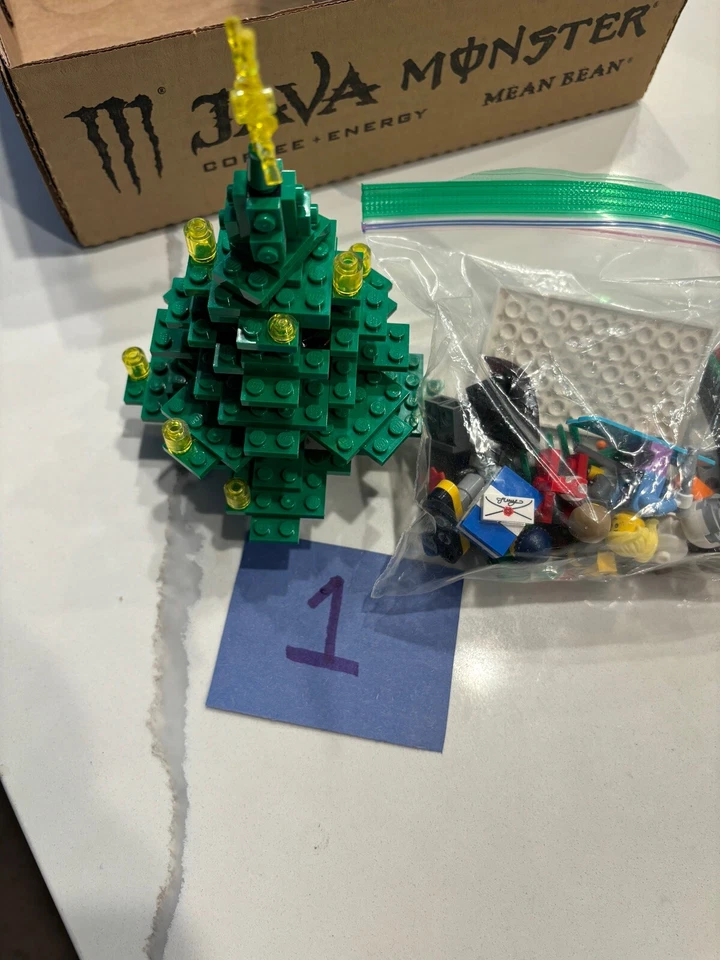 LEGO Winter Village Toy Shop 10199 Near Complete #1 - Image 3 of 4