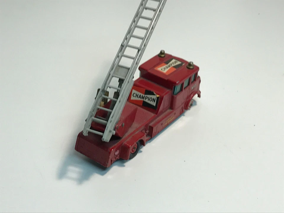 MATCHBOX SERIES KING SIZE N 15 MARRYWEATHER FIRE ENGINE - Immagine 3 di 4