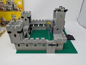 Vintage Lego 6080 King's Castle 1984 w/ Box, Manual - Likely 80-85% - Incomplete