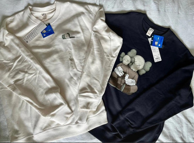 2x Uniqlo x Kaws UT Sweatshirt White Black Packt Gr. L 