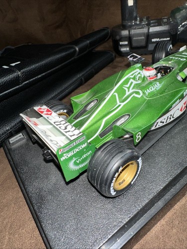 Hot Wheels 1/18 1999 Eddie Irvine Jaguar R1 Formula One Die Cast - Picture 6 of 14