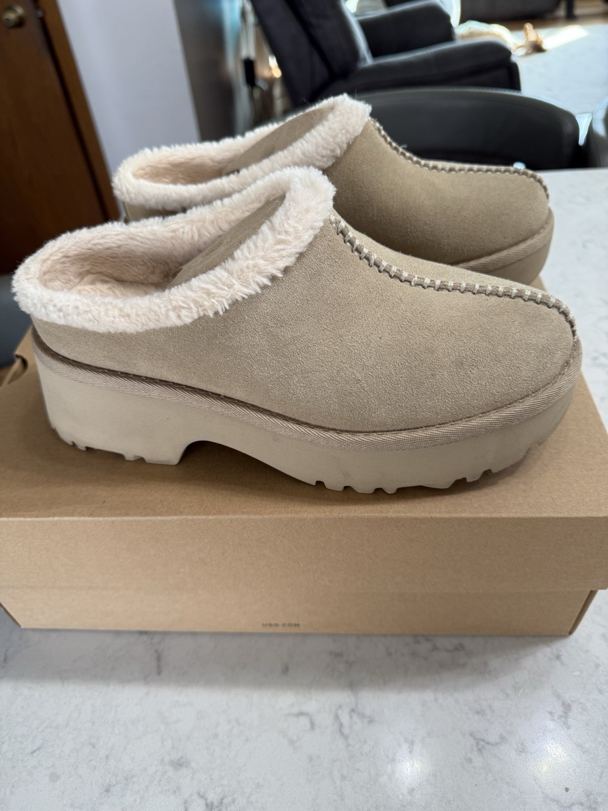 UGG Women's - image 4