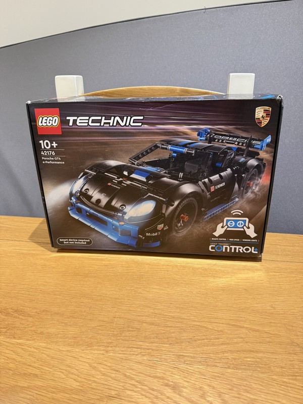 LEGO TECHNIC: Porsche Gt4 E-Performance Race Car (42176) New Sealed Box Damage