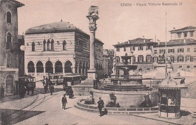 G4055) POSTCARD UDINE PIAZZA VITTORIO EMANUELE II ANIMATED TRAM NEWSSTAND