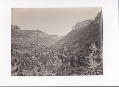 AVEYRON, Environs de Peyreleau, La Vallée, Photo Auclair-Melot, environ 23x17