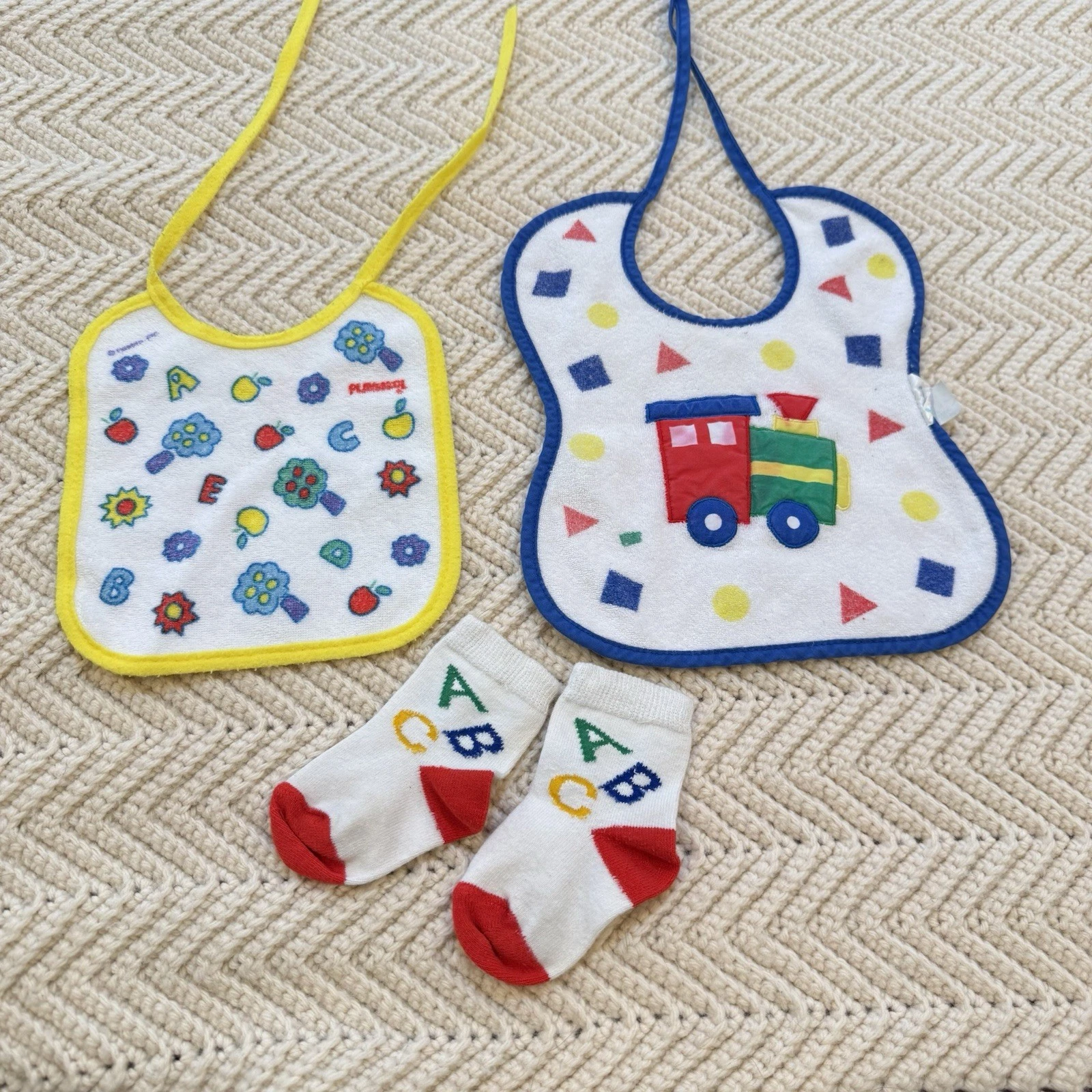 3 Piece Baby Bibs & Socks Set ABCs Primary Colors Train Shapes Terry Cloth VTG
Opens in a new window